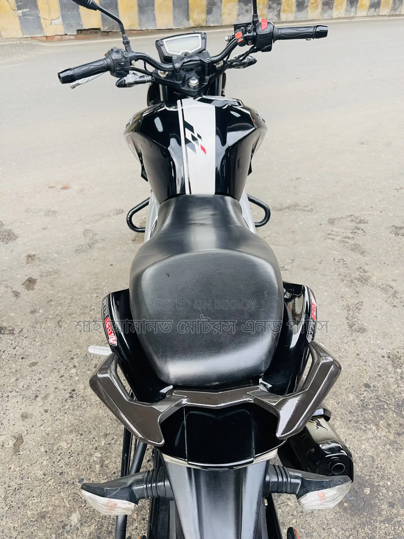 টিভিএস অ্যাপাচে ১৬০ ৪ভি ২০২৩ কালো