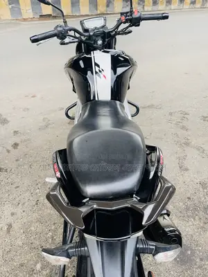 টিভিএস অ্যাপাচে ১৬০ ৪ভি ২০২৩ কালো