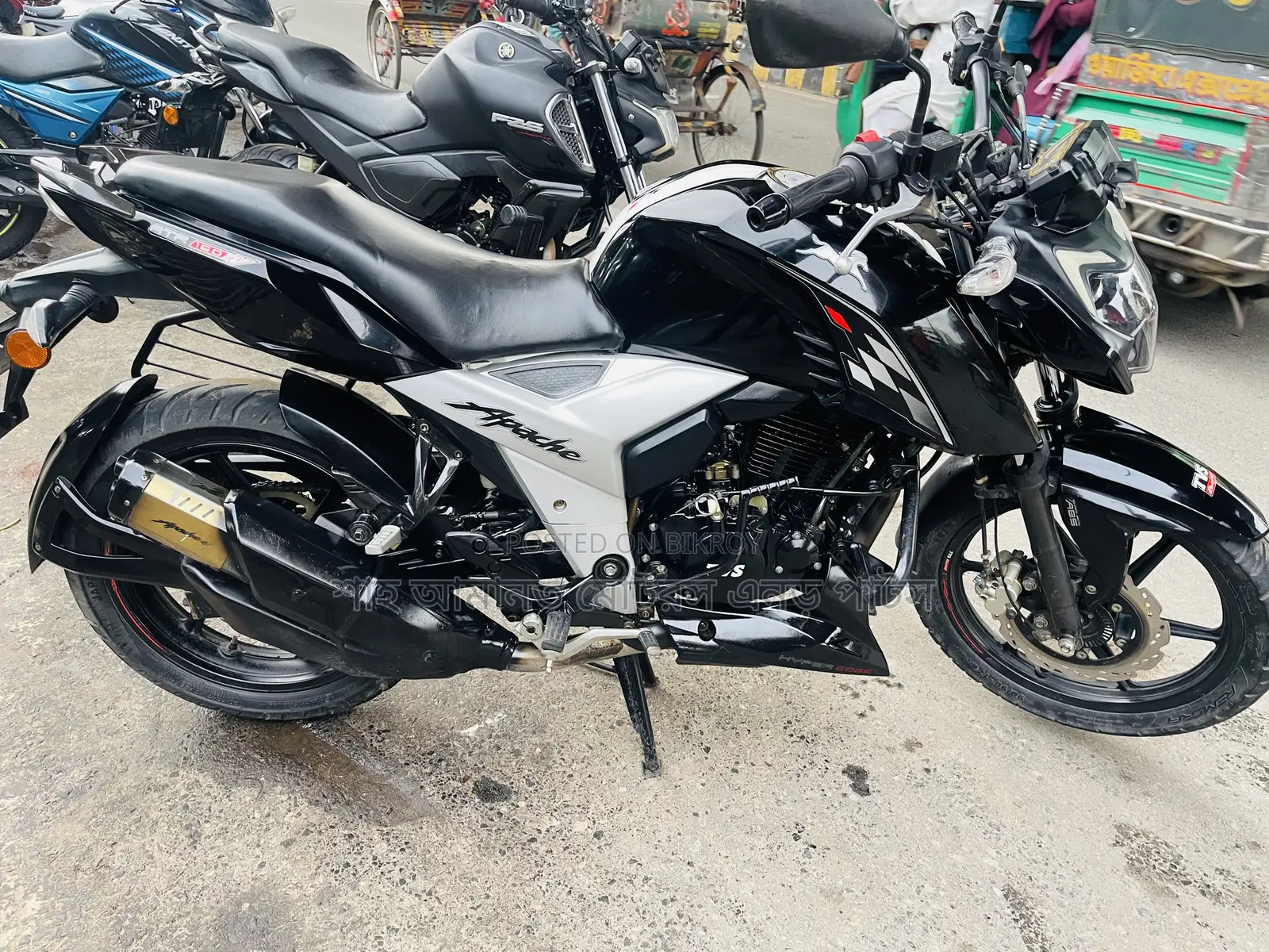 টিভিএস অ্যাপাচে ১৬০ ৪ভি ২০২৩ কালো