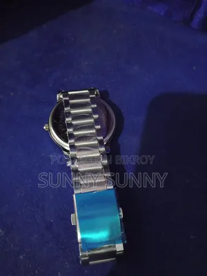 ব্র্যান্ড নিউ ঘড়ি