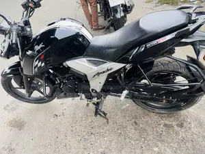 টিভিএস অ্যাপাচে ১৬০ ৪ভি ২০২৩ কালো