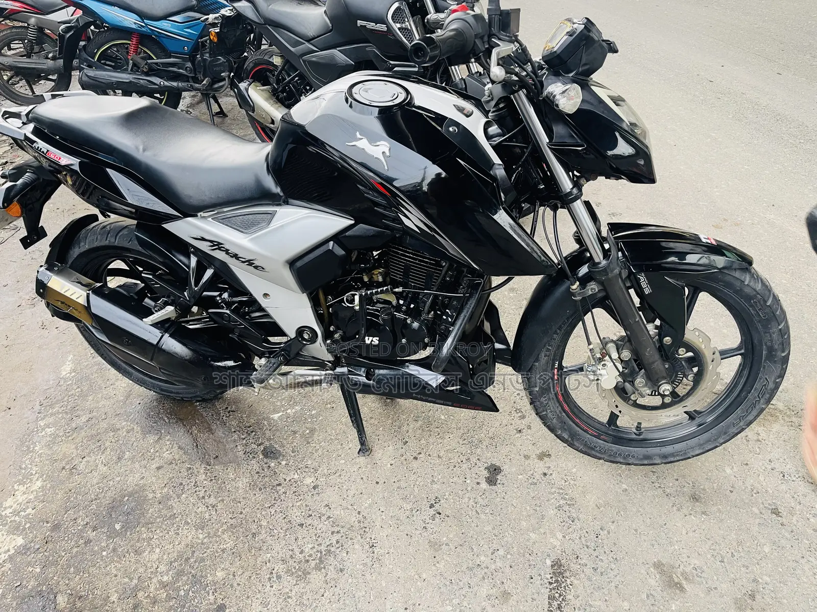 টিভিএস অ্যাপাচে ১৬০ ৪ভি ২০২৩ কালো