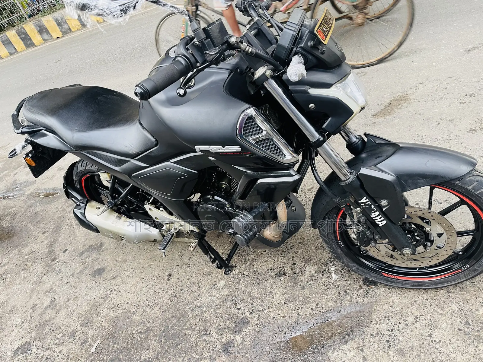 ইয়ামাহা এফজেডএস ভি৪ ২০২৪ গ্রে