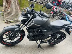 ইয়ামাহা এফজেডএস ভি৪ ২০২৪ গ্রে