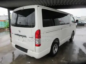 টয়োটা হাইএশ ২০২১ হোয়াইট