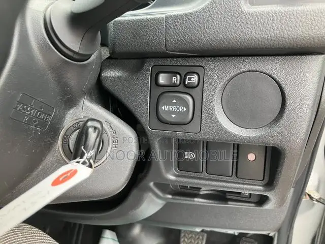 Toyota HiAce 2021 Silver