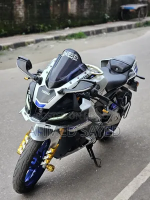 ইয়ামাহা আর১৫এম ২০২৩ সিলভার