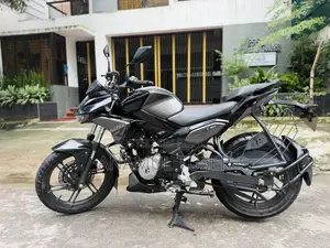 হিরো এক্সট্রিম ১২৫আর ২০২৫ ব্ল্যাক