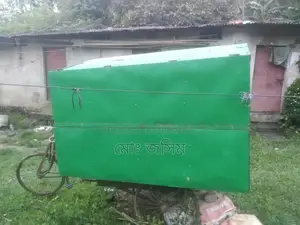 একটি তিন চাকার ভ্যান গাড়ি দোকান বিক্রি করবো
