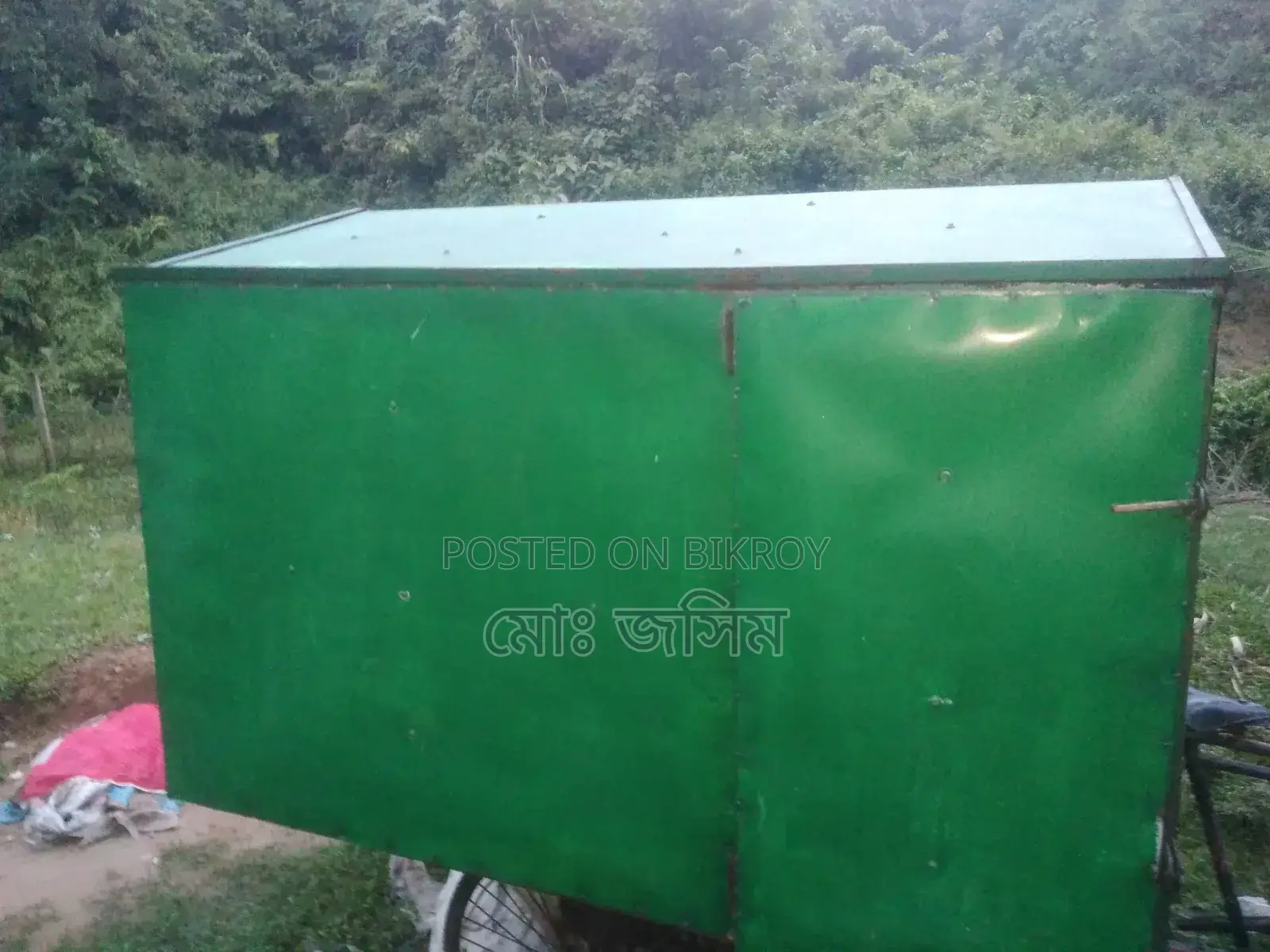 একটি তিন চাকার ভ্যান গাড়ি দোকান বিক্রি করবো