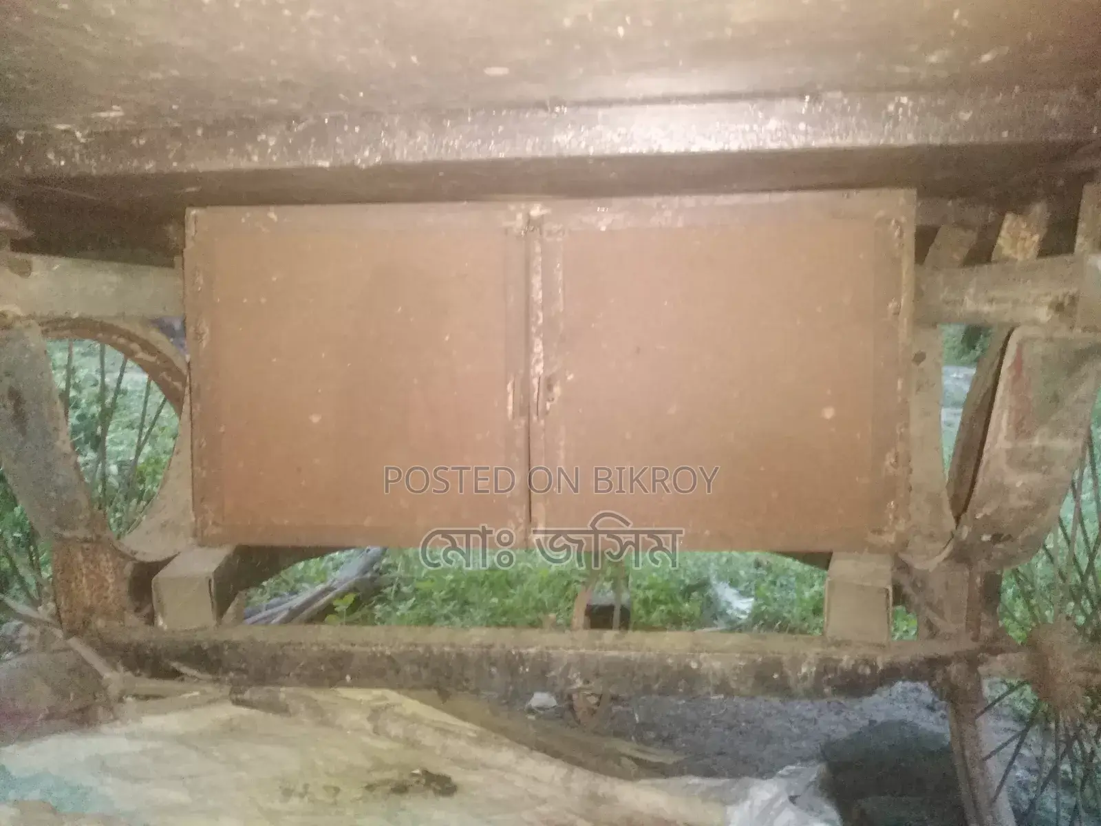 একটি তিন চাকার ভ্যান গাড়ি দোকান বিক্রি করবো