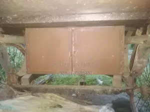 একটি তিন চাকার ভ্যান গাড়ি দোকান বিক্রি করবো