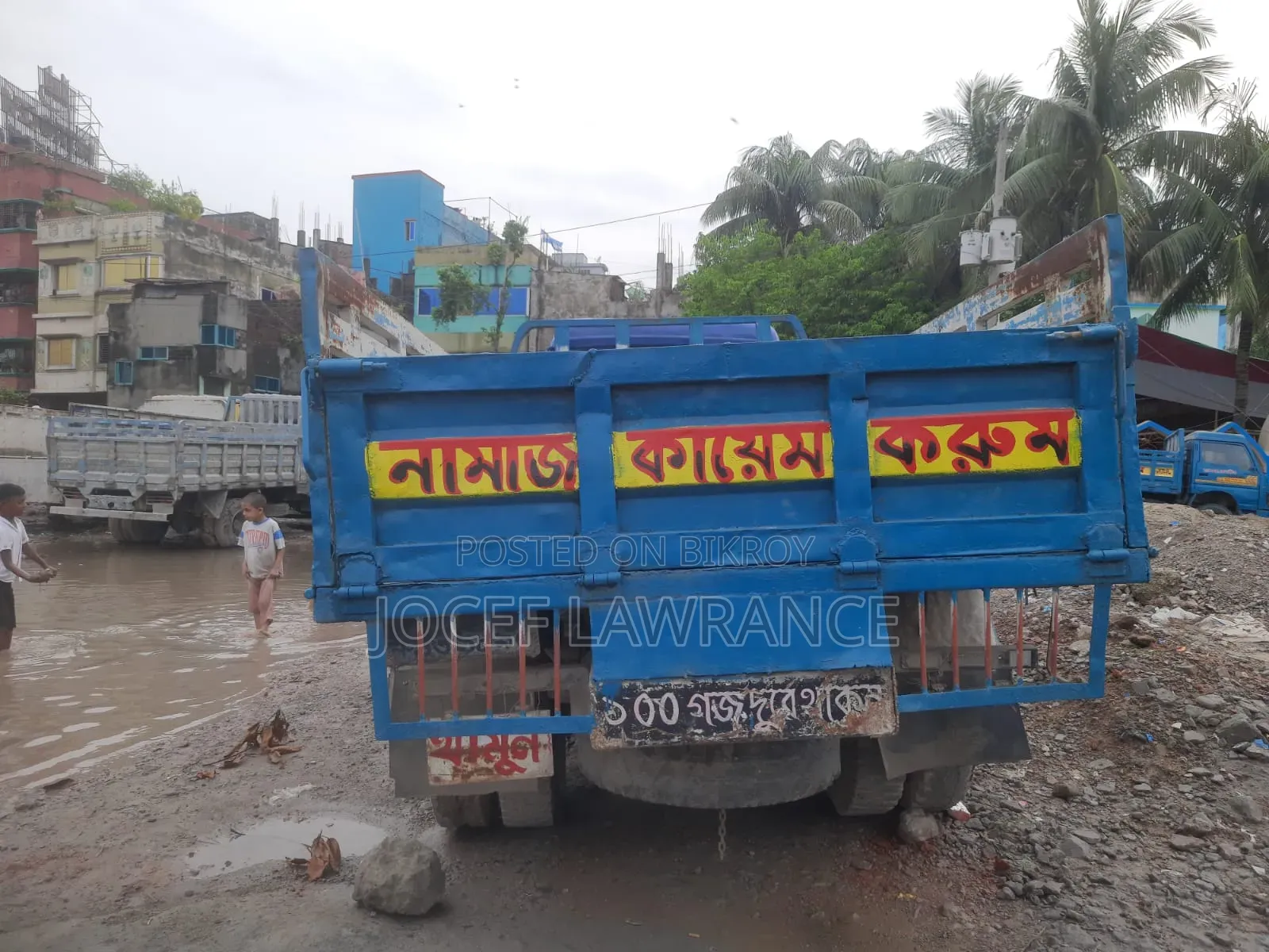 Mahindra Truck