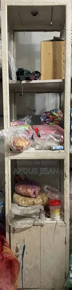 দোকানের কাঠের বাক্স