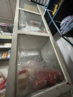 দোকানের কাঠের বাক্স