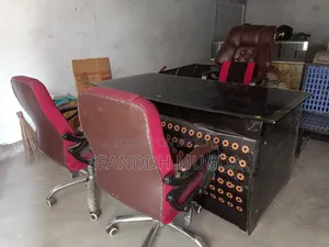 এক্সিকিউটিভ অফিস টেবিল  + ৩টি চেয়ার + ৩ ড্রয়ার ক্যাবিনেট |