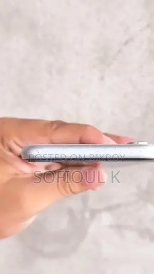 Apple iPhone XR 64 GB White