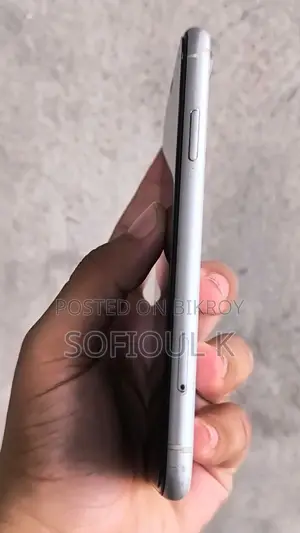 Apple iPhone XR 64 GB White