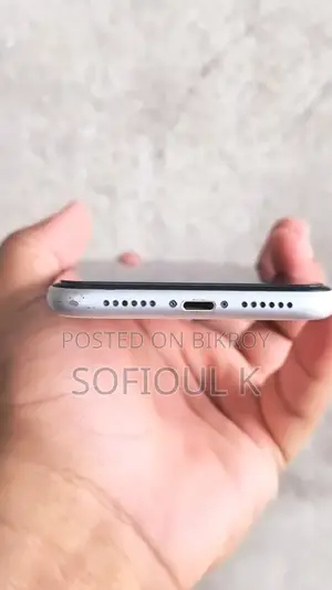 Apple iPhone XR 64 GB White