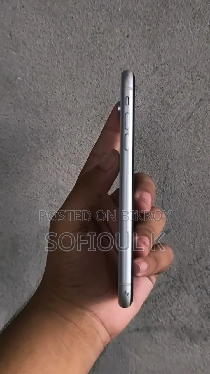 Apple iPhone XR 64 GB White