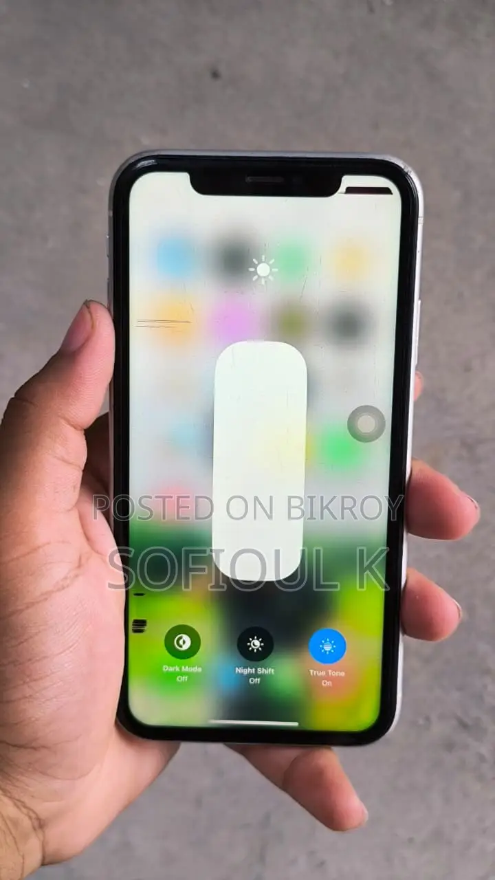 Apple iPhone XR 64 GB White
