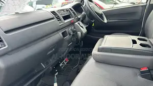 Toyota HiAce 2022 White