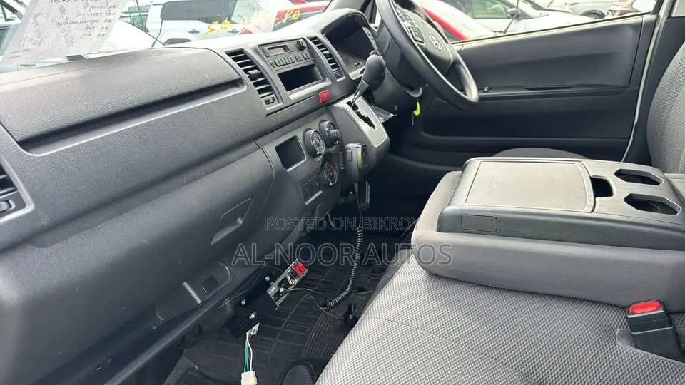 Toyota HiAce 2022 White