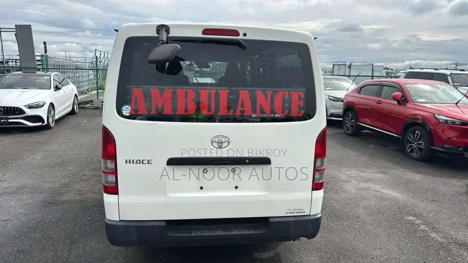 Toyota HiAce 2022 White