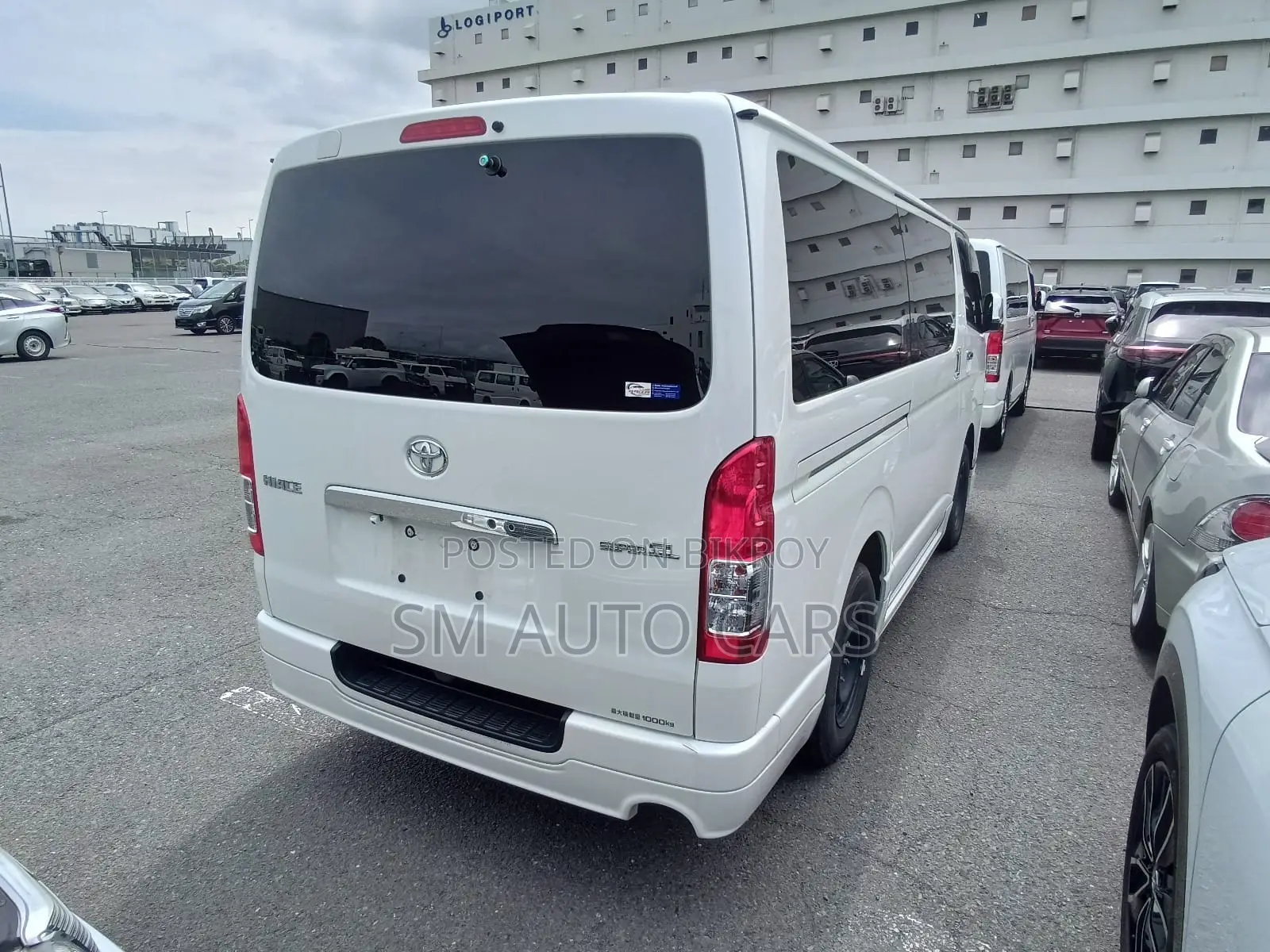 Toyota HiAce 2021 White