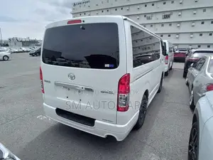 Toyota HiAce 2021 White