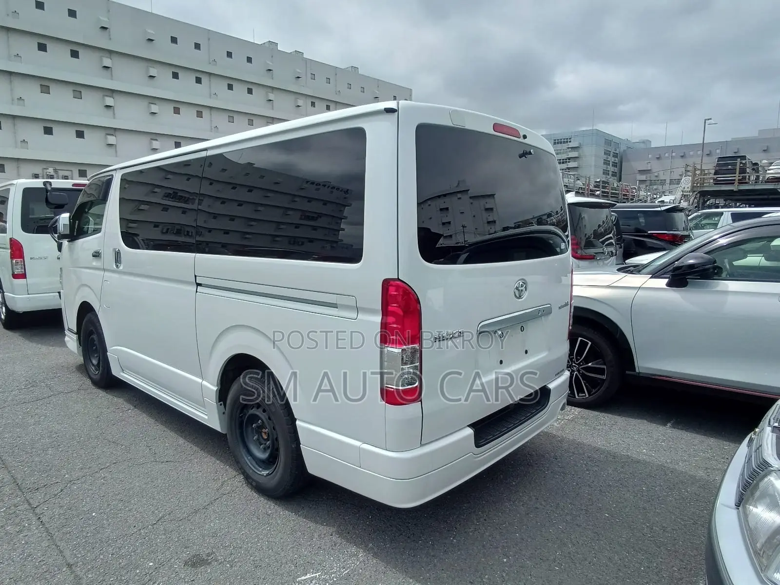 Toyota HiAce 2021 White