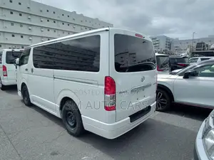 Toyota HiAce 2021 White