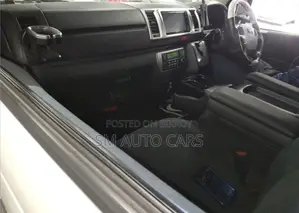 Toyota HiAce 2021 White