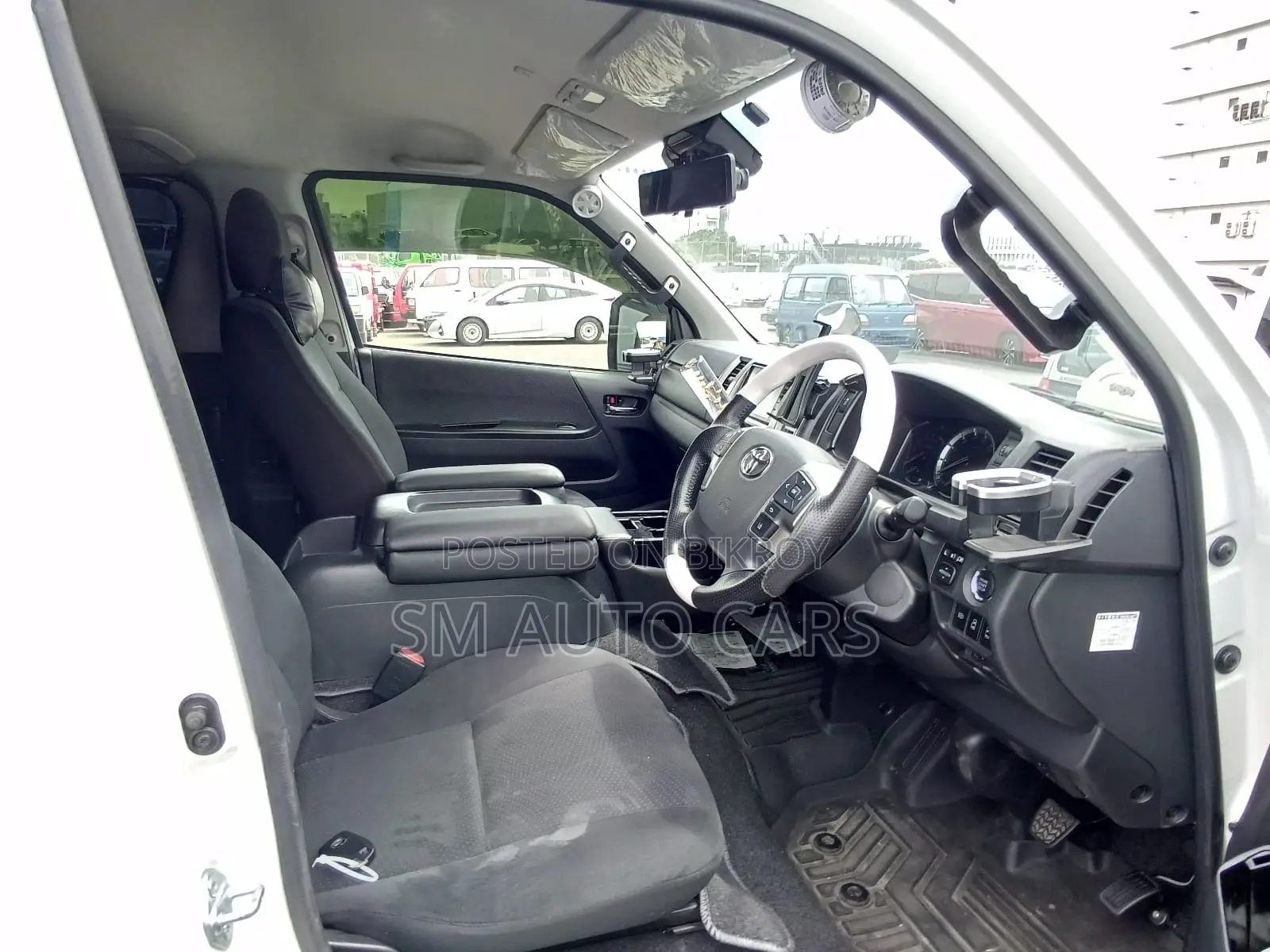 Toyota HiAce 2021 White