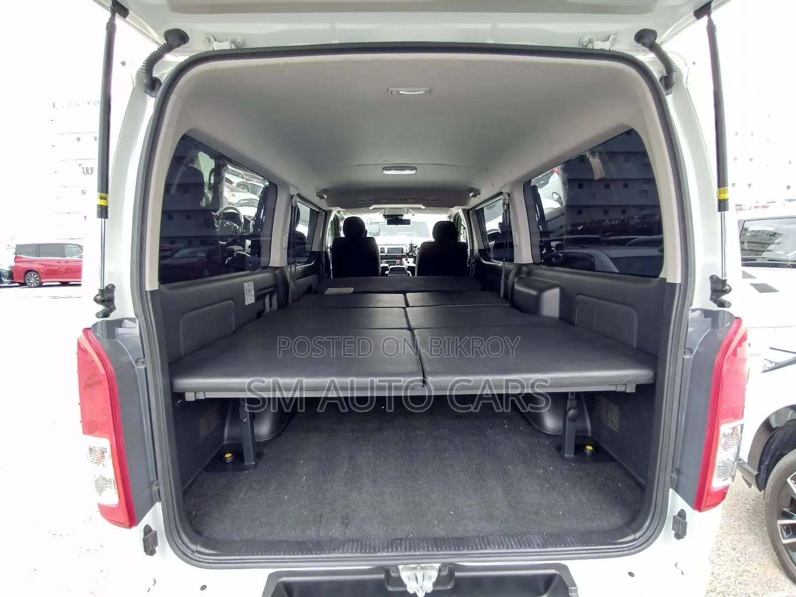 Toyota HiAce 2021 White