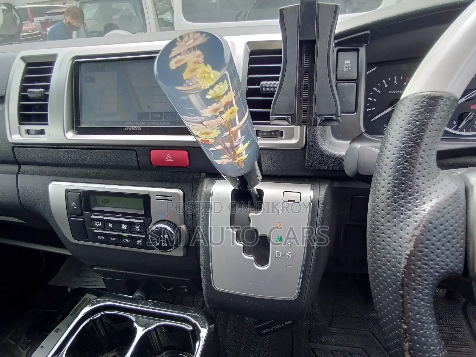 Toyota HiAce 2021 White