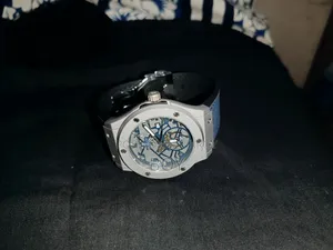 ব্র্যান্ডেড নিউ হাবলট।