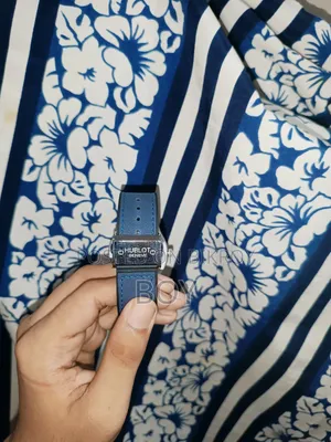 ব্র্যান্ডেড নিউ হাবলট।