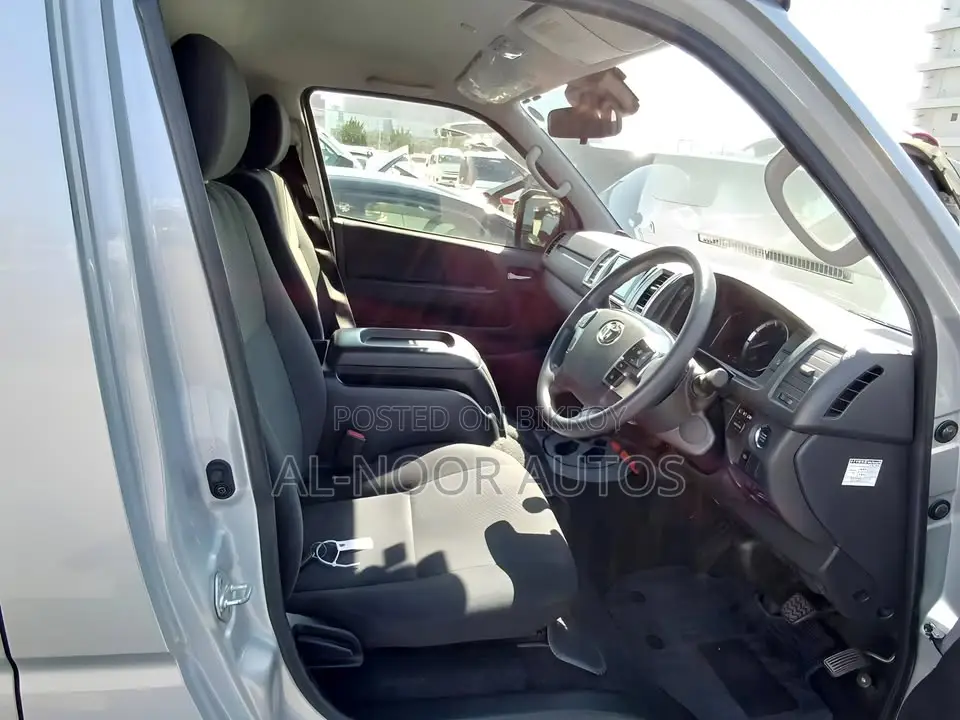Toyota HiAce 2021 Silver