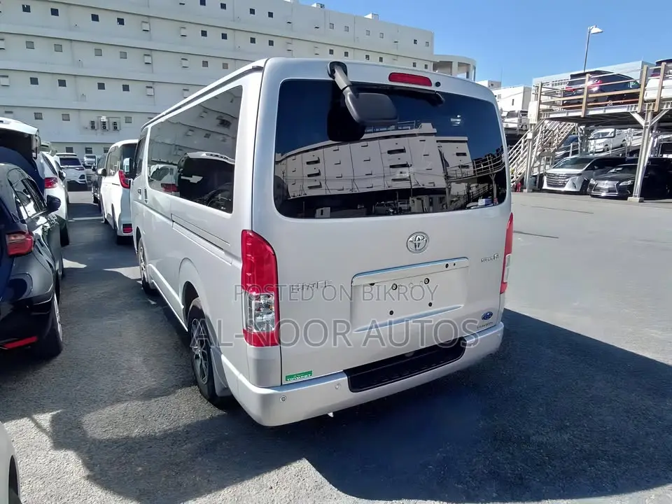 Toyota HiAce 2021 Silver