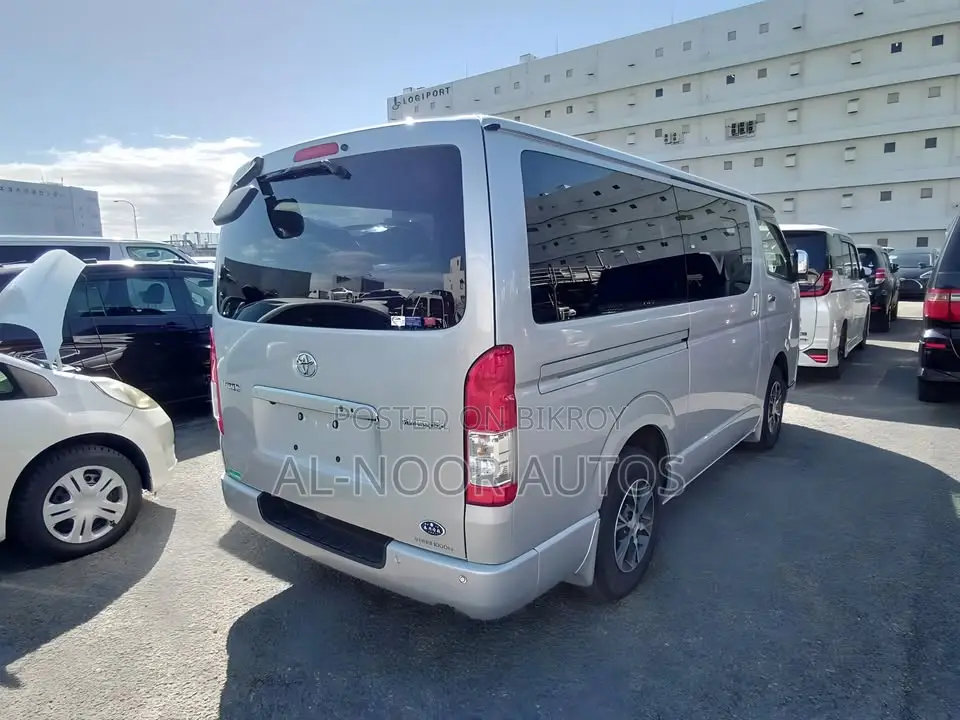 Toyota HiAce 2021 Silver