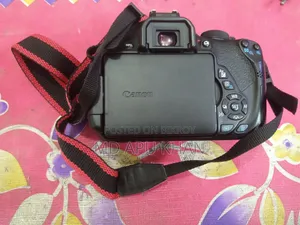 ক্যানন ৭০০ডি + ৫০মিমি এফ/১.৮ লেন্স