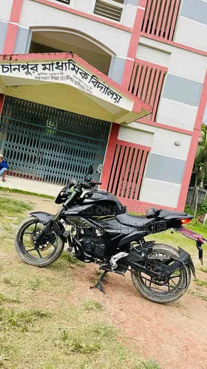 সুজুকি জিক্সার ২০২৩ ব্ল্যাক