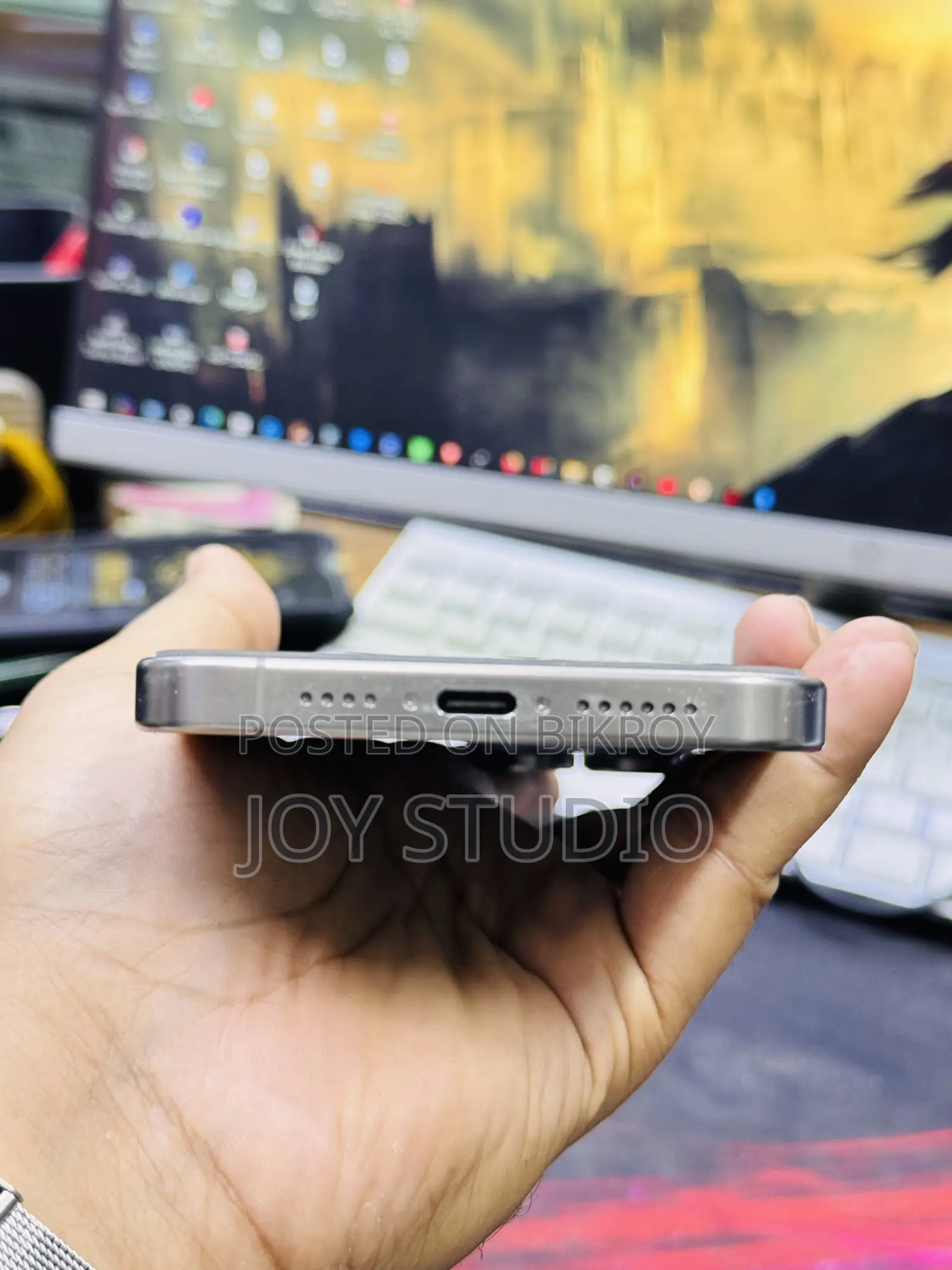 অ্যাপল আইফোন ১৫ প্রো ম্যাক্স ২৫৬ জিবি সিলভার