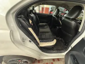 টয়োটা অ্যাক্সিও ২০১৭ পার্ল