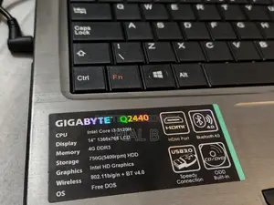 Laptop Gigabyte 4GB Intel Core i3 HDD 500GB