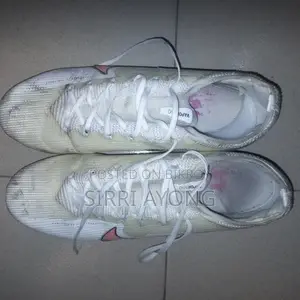 নাইকি ফুটবল বুটস, ইউএস ১০, ইউকে ৯, ইইউ ৪৪