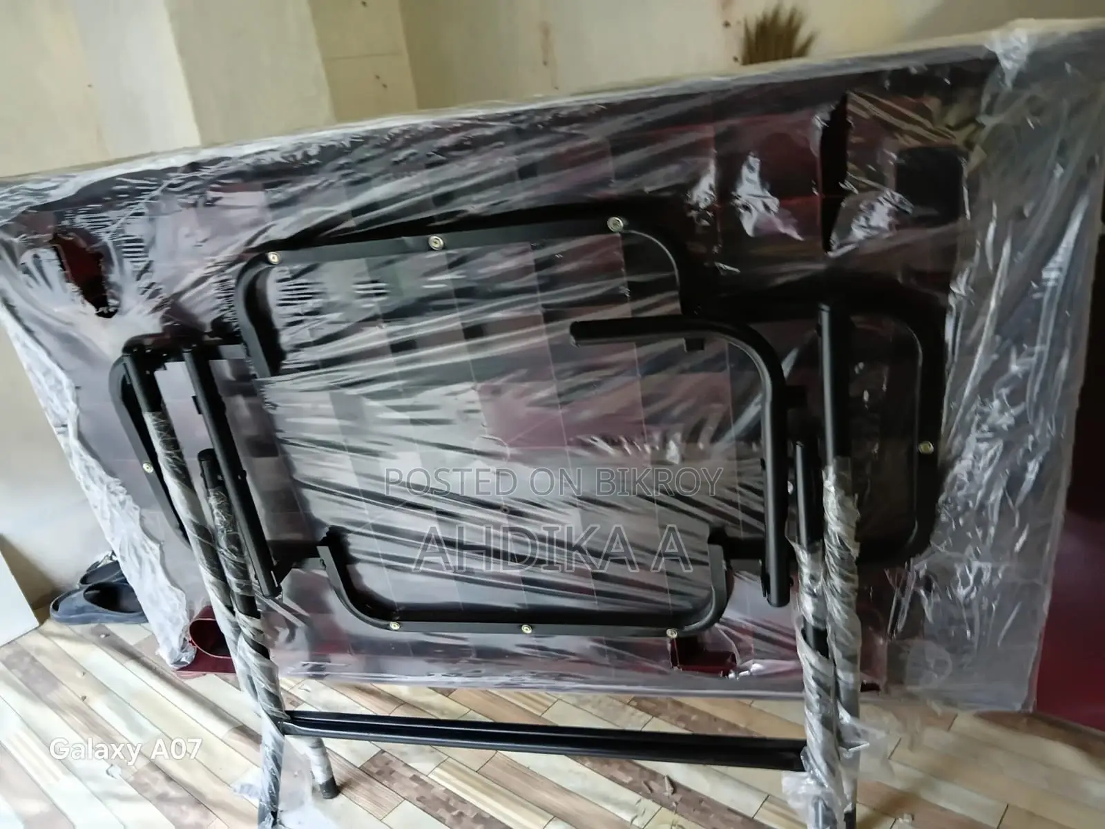 হাটিল প্লাস্টিক টেবিল
