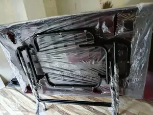 হাতিল প্লাস্টিক টেবিল