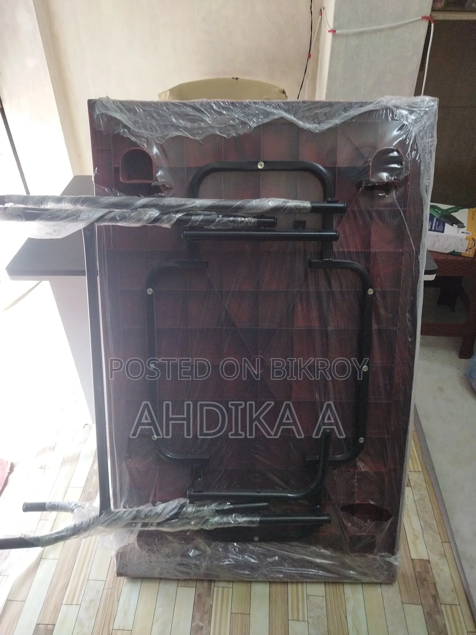 হাটিল প্লাস্টিক টেবিল